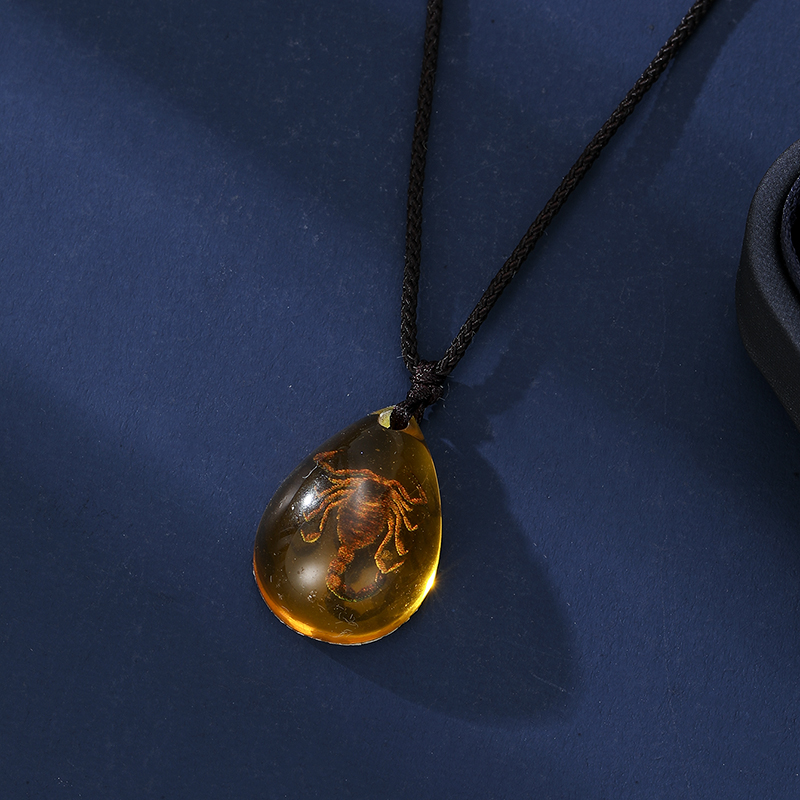 Retro Amber Pendant Necklace F - Resin Art Necklace recensie en prijs