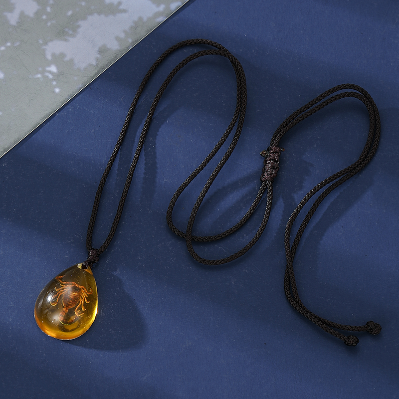 Retro Amber Pendant Necklace F - Resin Art Necklace recensie en prijs