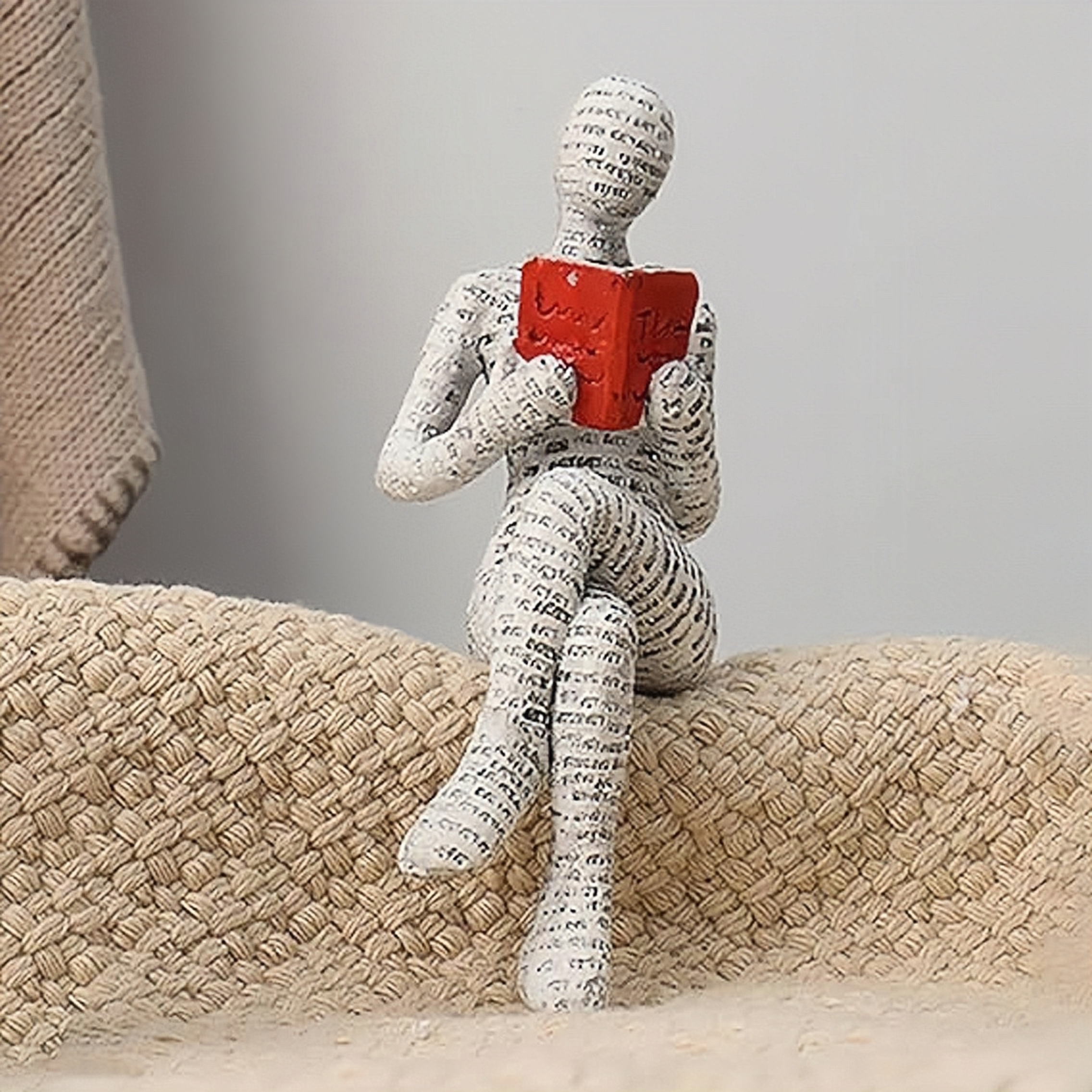 1Pc, Reading Paper Pulp Woman  - Resin Art And Design recensie en prijs