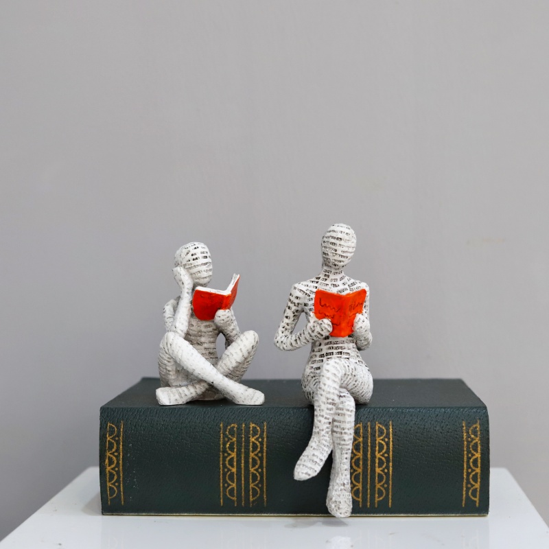 1Pc, Reading Paper Pulp Woman  - Resin Art And Design recensie en prijs