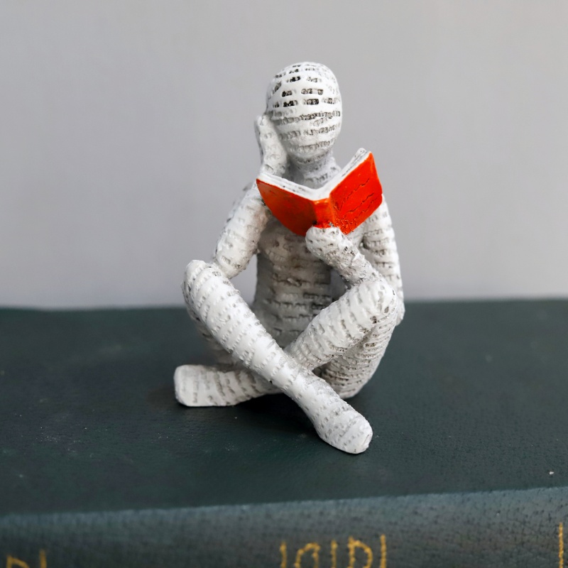 1Pc, Reading Paper Pulp Woman  - Resin Art And Design recensie en prijs