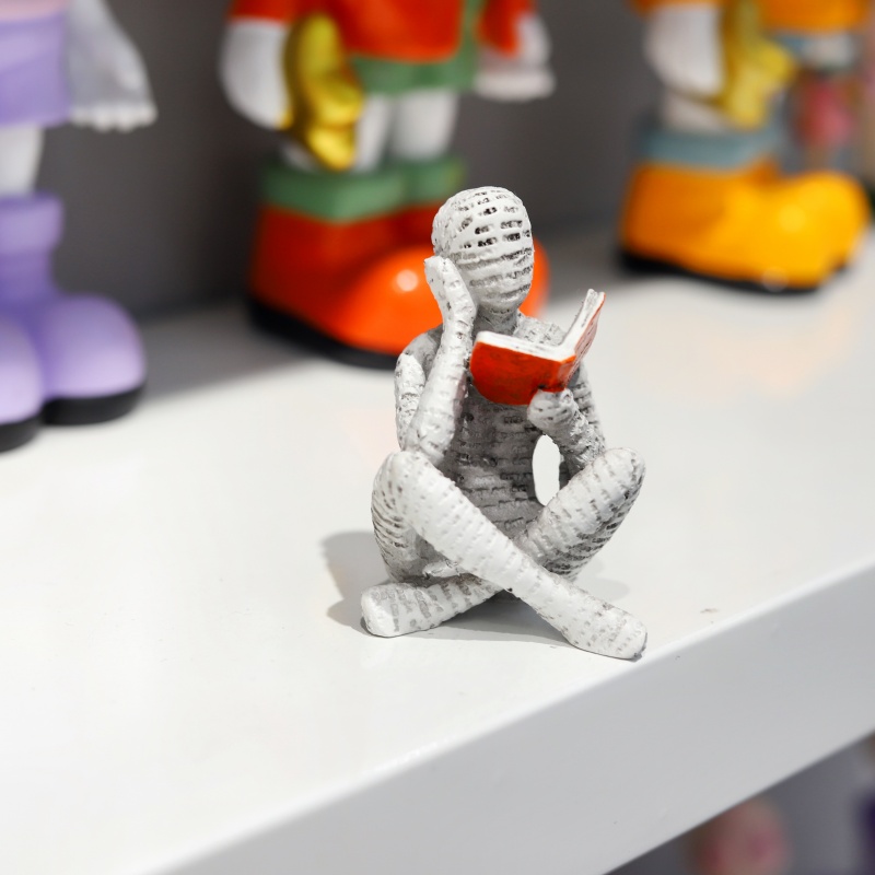 1Pc, Reading Paper Pulp Woman  - Resin Art And Design recensie en prijs